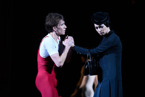 Maurice Bejart "Gaite Parisienne" Georgy Gusev as Bim. Irina Zibrova as Madame<BR>© Photo by Natalia Voronova/ Bolshoi Theatre.